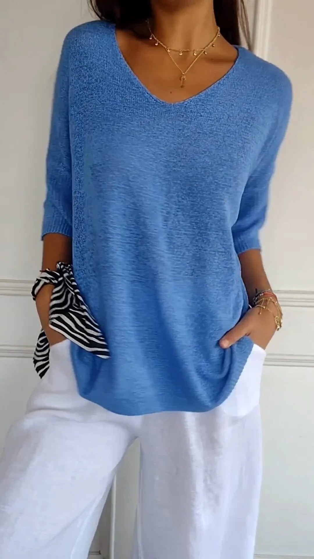 Vera™ Plain knitted top with V-neckline
